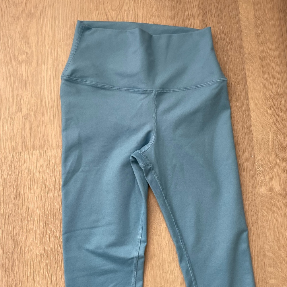 Alo Yoga airbrush leggings. Blue XS. Like new - Picture 3 of 4